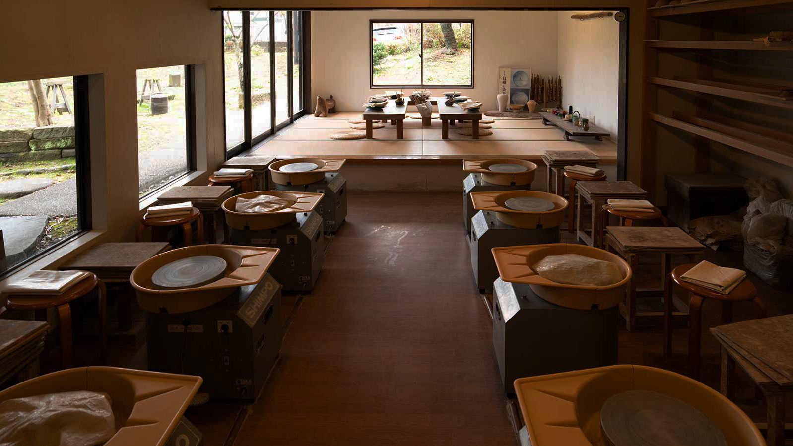伊豆高原 体験村 『伊豆陶芸えんのかま』陶芸工房の風景