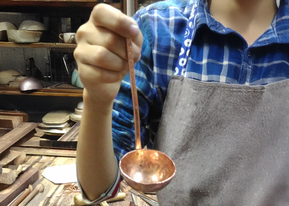 伊豆高原中村鍛金工房、ひしゃく制作